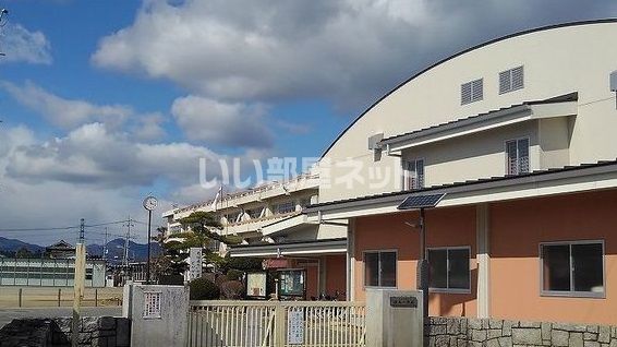 近くの羽鳥小学校まで1,451m(徒歩19分)