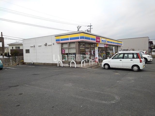 近くのコンビニまで328m（徒歩5分）