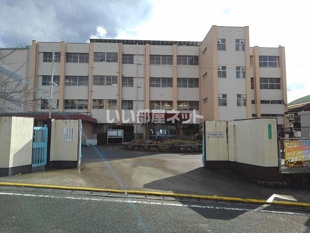 近くの青峰小学校まで478m（徒歩6分）