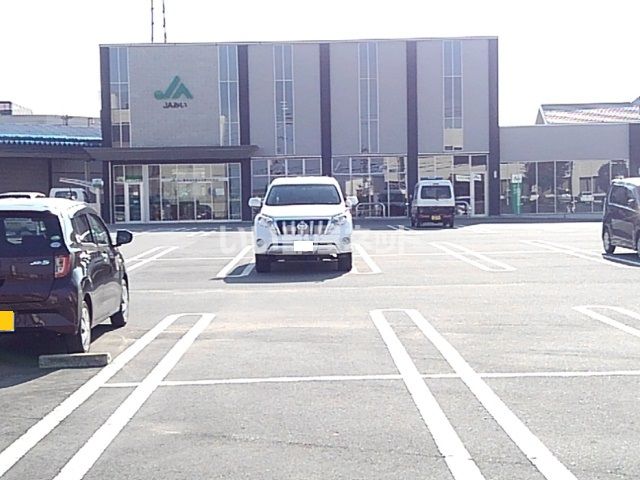 近くのJAみい北野中央支店まで310m（徒歩4分）