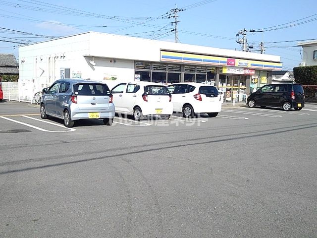 近くのコンビニまで862m（徒歩11分）