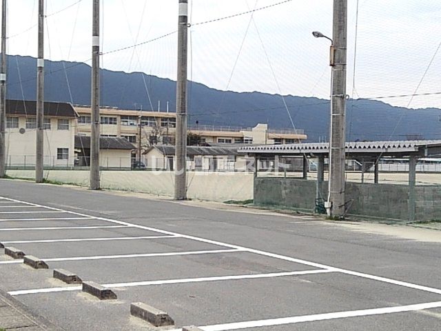 近くの久留米市立船越小学校まで1,057m（徒歩14分）