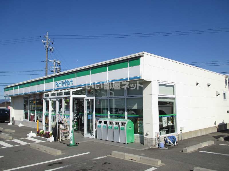 近くのコンビニまで1,240m（徒歩16分）