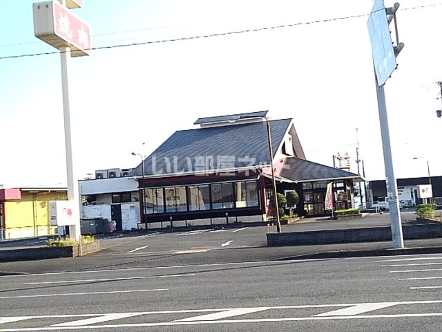 近くの飲食店まで647m（徒歩9分）