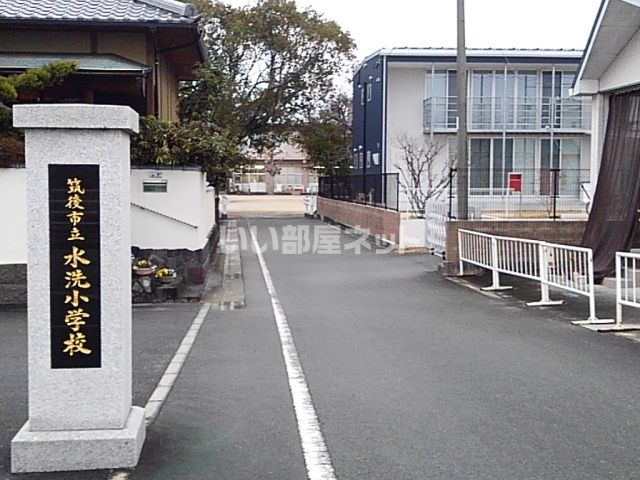 近くの小学校まで1,109m（徒歩14分）