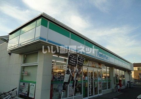 近くのコンビニまで853m（徒歩11分）