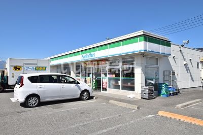 近くのファミリーマート甲府和戸店まで1,338m(徒歩17分)