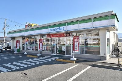 近くのファミリーマート田富リバーサイド店まで730m（徒歩10分）