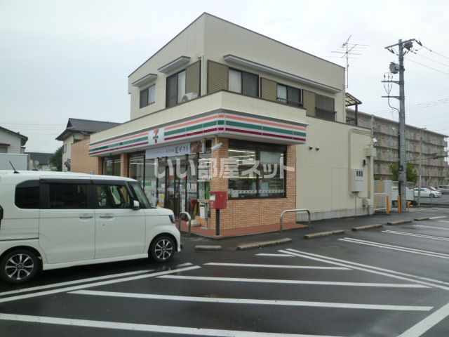 近くのコンビニまで908m（徒歩12分）