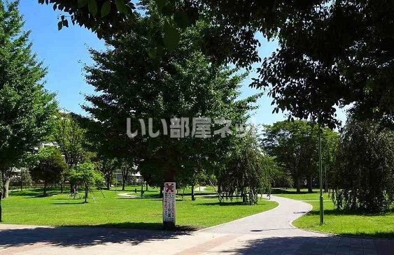 近くの公園まで359m（徒歩5分）
