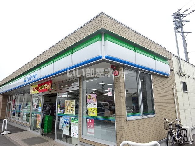 近くのコンビニまで758m（徒歩10分）