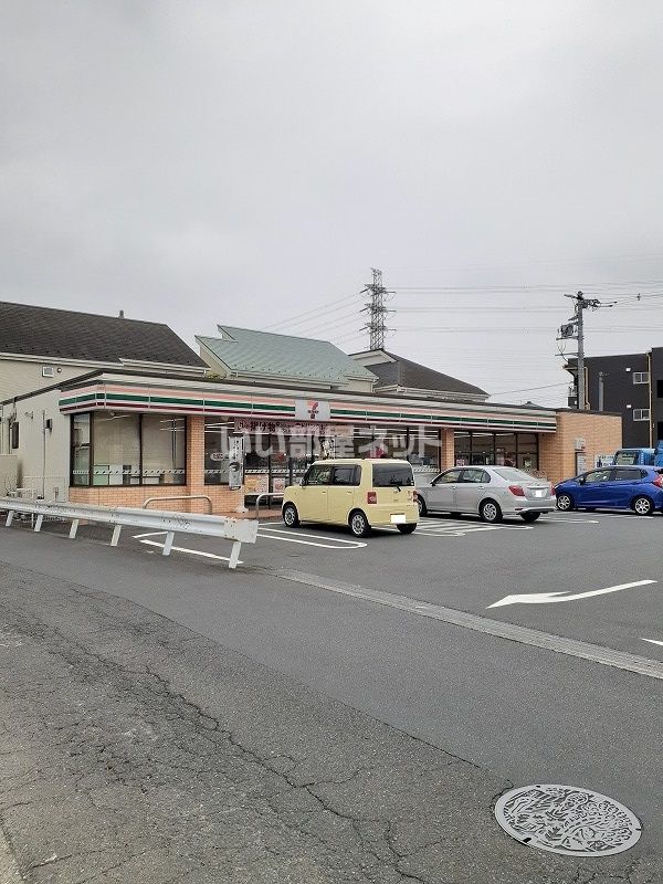 近くのコンビニまで1,411m（徒歩18分）