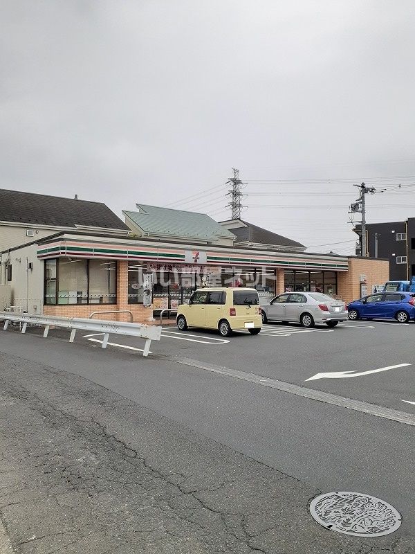 近くのコンビニまで49m（徒歩1分）