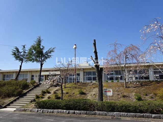近くの多治見市立共栄小学校まで1,885m（徒歩24分）