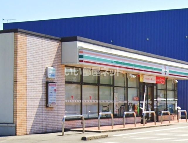 近くのセブンイレブン鹿本まで1,348m（徒歩17分）