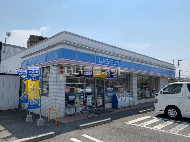 近くのコンビニまで178m（徒歩3分）