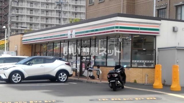 近くのコンビニまで1,181m（徒歩15分）