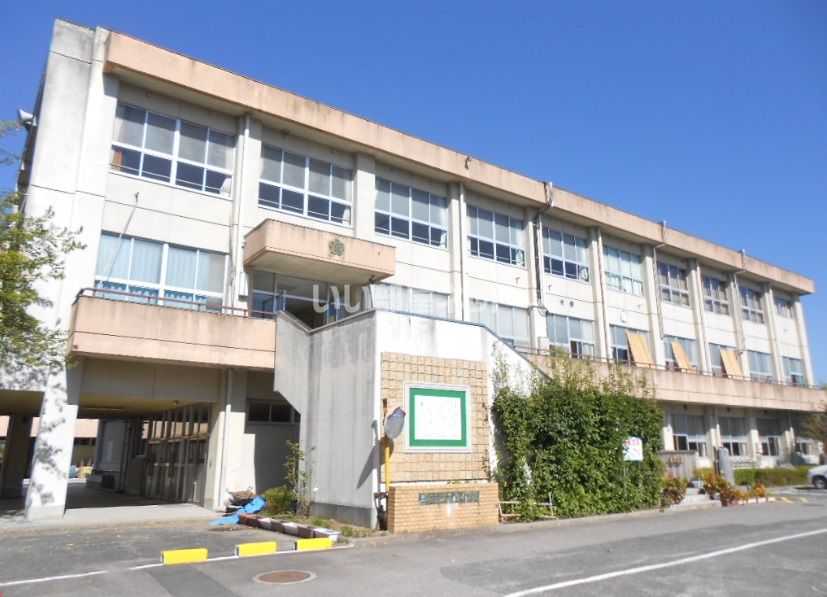 近くの土岐市立泉西小学校まで1,683m（徒歩22分）