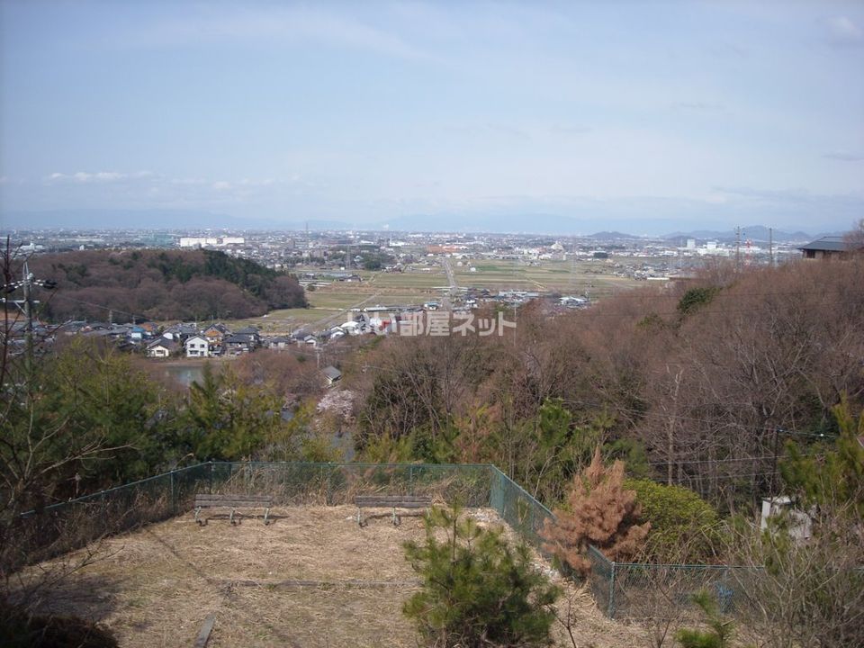 近くに緑ヶ丘中央公園あり