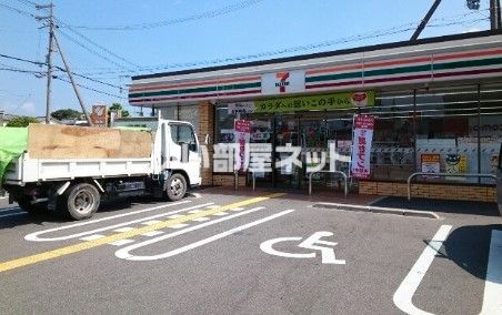 近くのコンビニまで225m（徒歩3分）