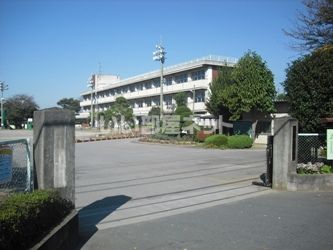 近くの鴻巣市立広田小学校まで779m（徒歩10分）