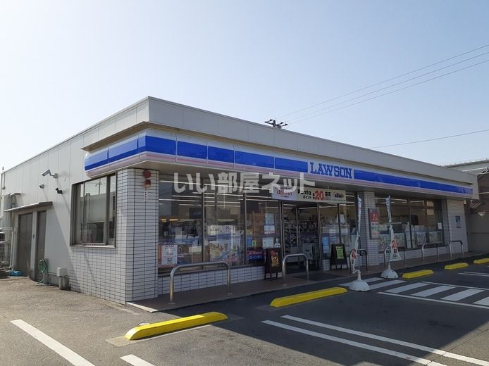 近くのコンビニまで307m（徒歩4分）