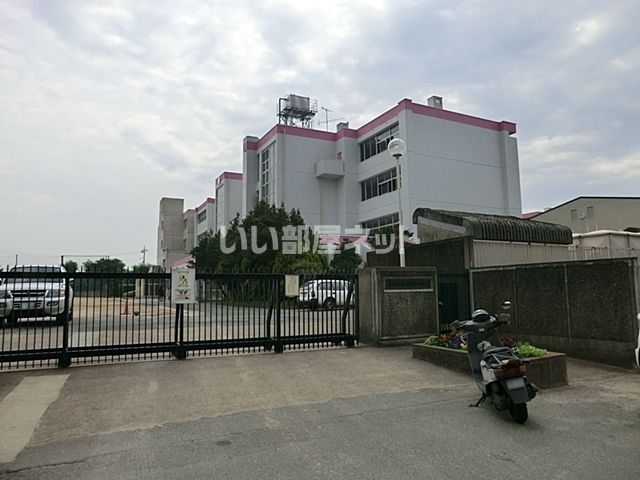 近くの中学校まで345m（徒歩5分）