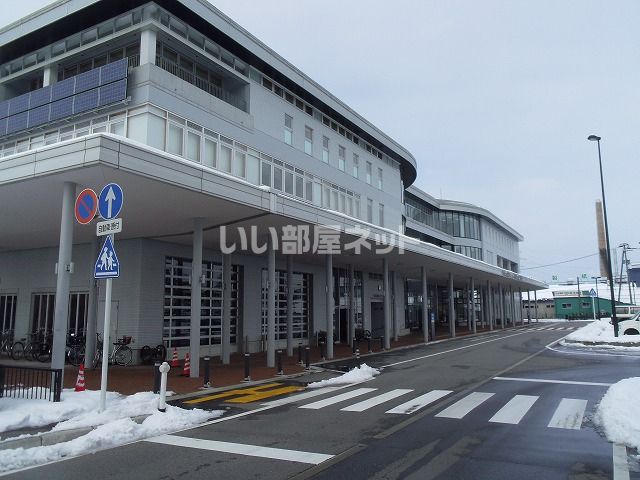 近くの施設まで572m（徒歩8分）