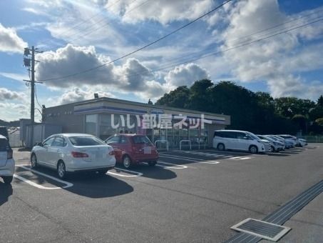 近くのコンビニまで917m（徒歩12分）