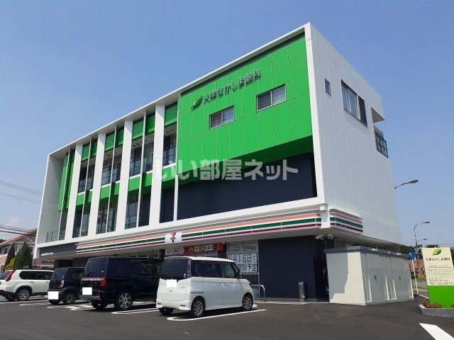 近くのコンビニまで705m（徒歩9分）