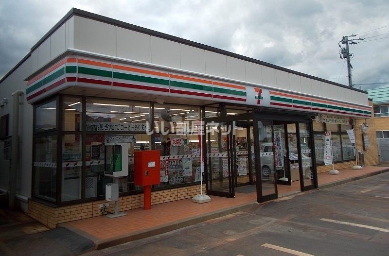 近くのコンビニまで600m（徒歩8分）