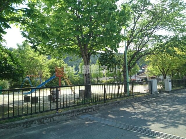 近くの人来田西公園まで155m(徒歩2分)