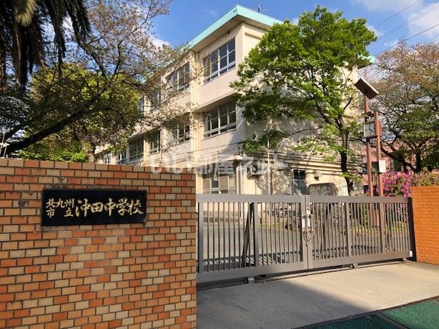 近くの中学校まで534m（徒歩7分）