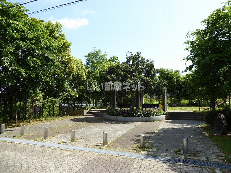近くの公園まで4,445m（徒歩56分）