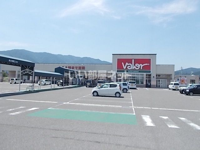 近くのスーパーまで2,105m（徒歩27分）