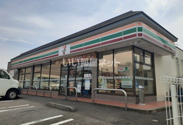 近くのコンビニまで367m（徒歩5分）