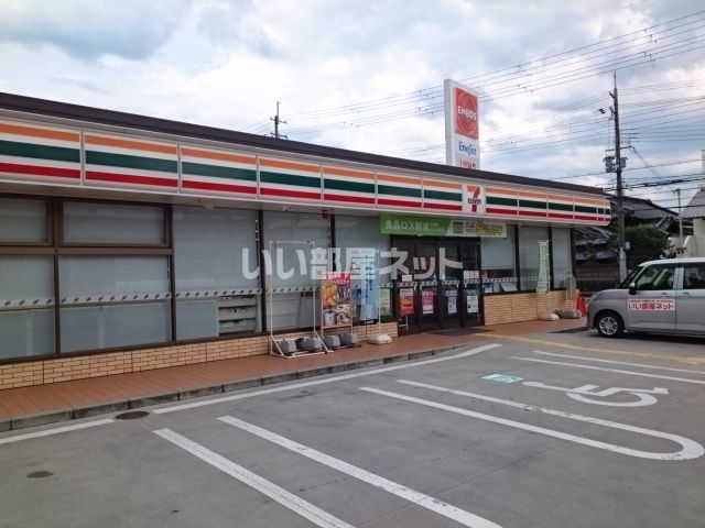 近くのコンビニまで214m（徒歩3分）