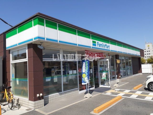 近くのコンビニまで566m（徒歩8分）