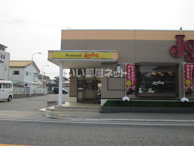 近くの飲食店まで525m（徒歩7分）