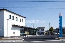 近くの結城信用金庫三和支店まで700m（徒歩9分）