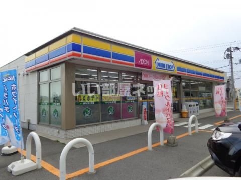 近くのコンビニまで2,061m（徒歩26分）