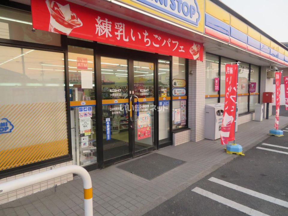 近くのコンビニまで814m（徒歩11分）