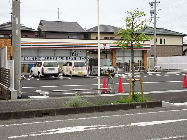 近くのコンビニまで397m（徒歩5分）