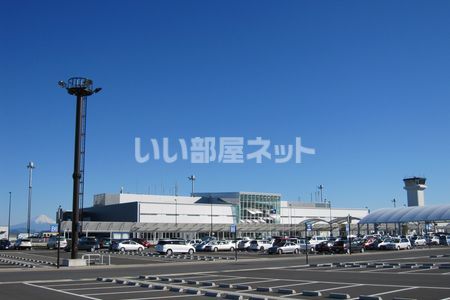 近くの富士山静岡空港まで3,920m(徒歩49分)