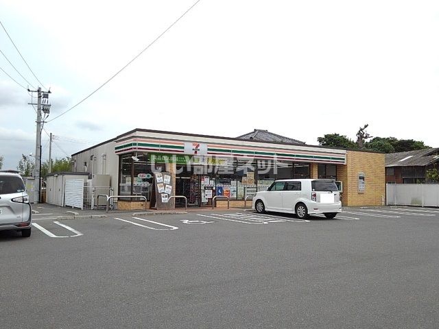 近くのコンビニまで430m（徒歩6分）