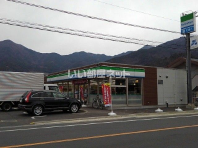 近くのファミリーマート 千曲上山田店まで1,167m（徒歩15分）
