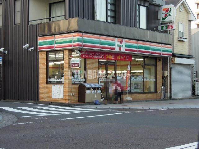 近くのセブンイレブン 清水港町店まで584m（徒歩8分）