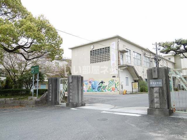 近くの東浦町立東浦中学校まで4,070m（徒歩51分）