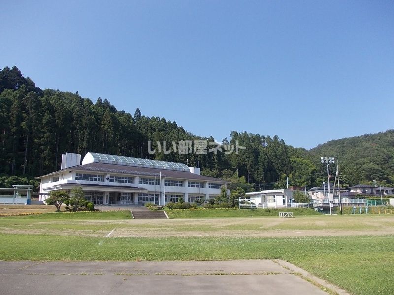 近くの小学校まで1,499m（徒歩19分）