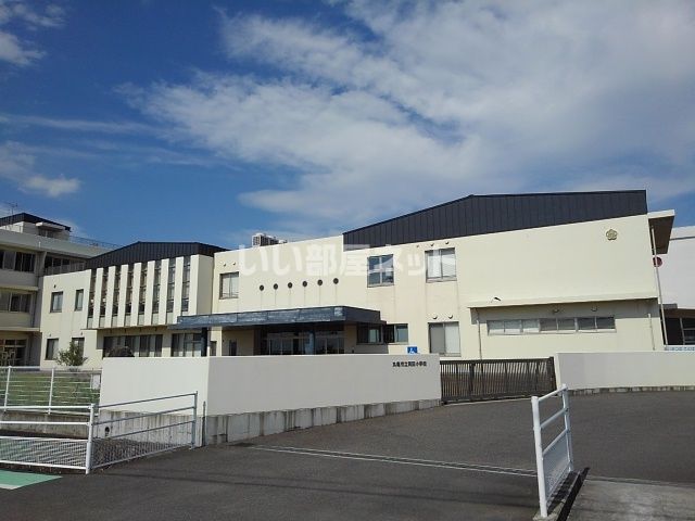 近くの小学校まで311m（徒歩4分）